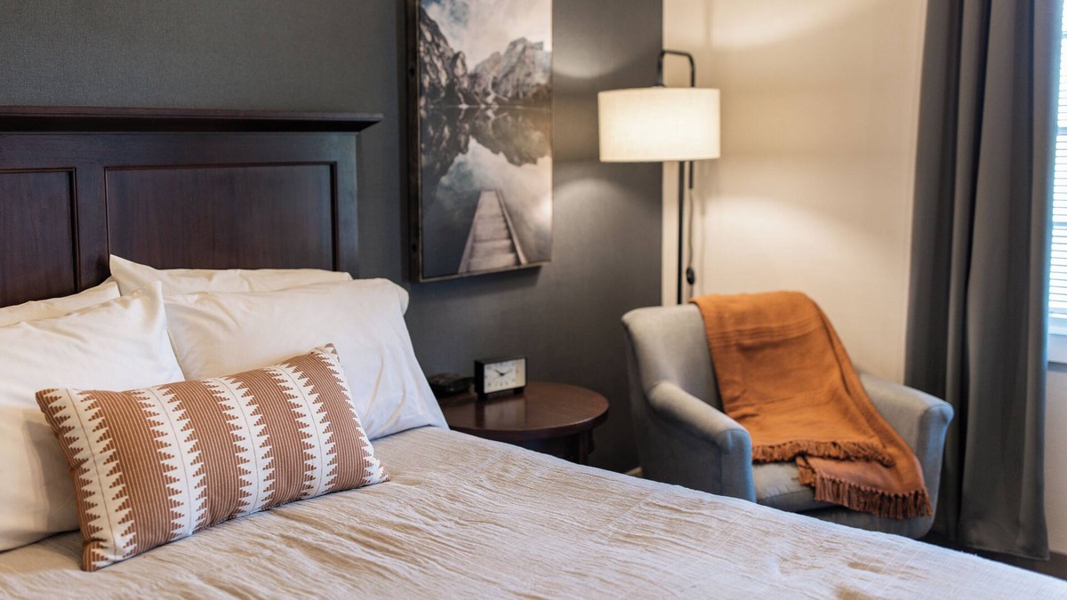 Erie Apartment | NEW Luxurious Centrally Located Getaway Suite