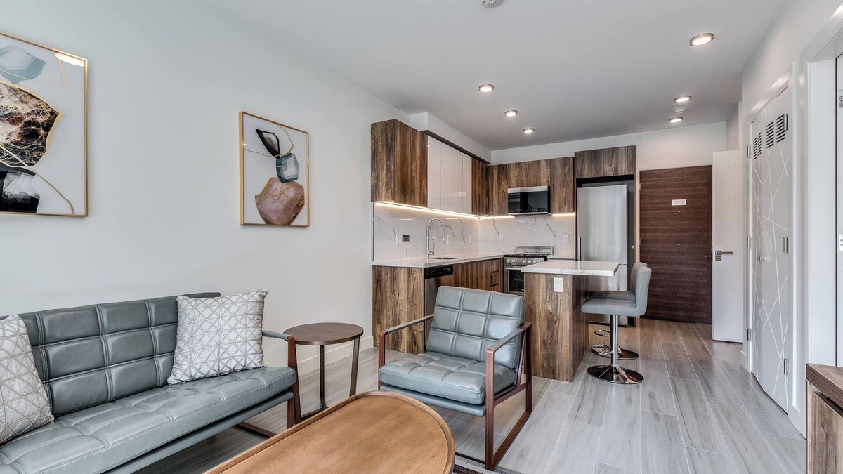 Davie Village Apartment | NEW - Luxury - 1 Bedroom - Walk to the Beach - 1168 Pendrell