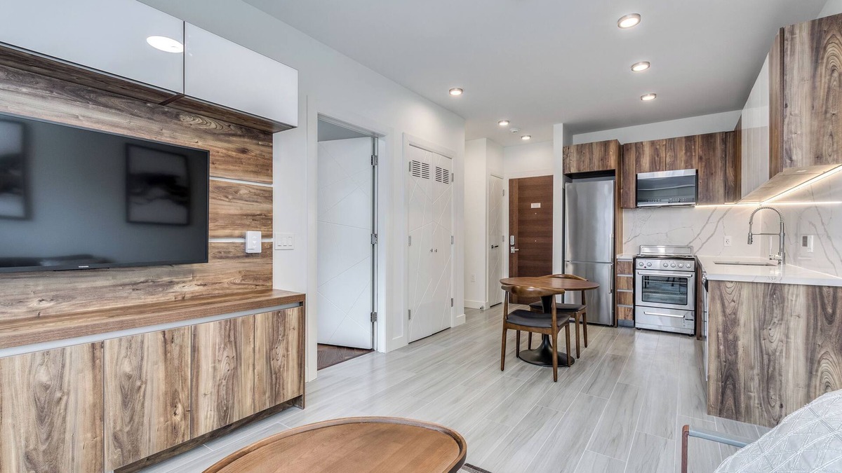 West End Apartment | NEW - Luxury 1 BR in Downtown - Walk to the Beach