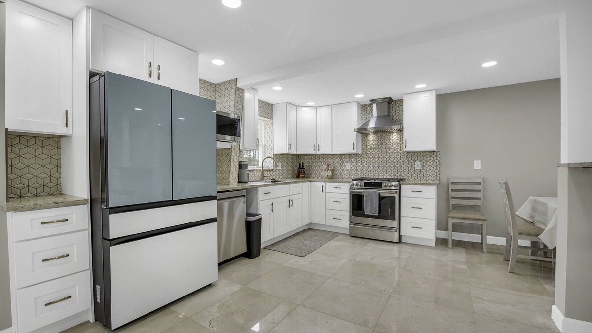 Farmington Hills Apartment | New Luxury 3 Bedroom /2.5 Baths ready to move in!