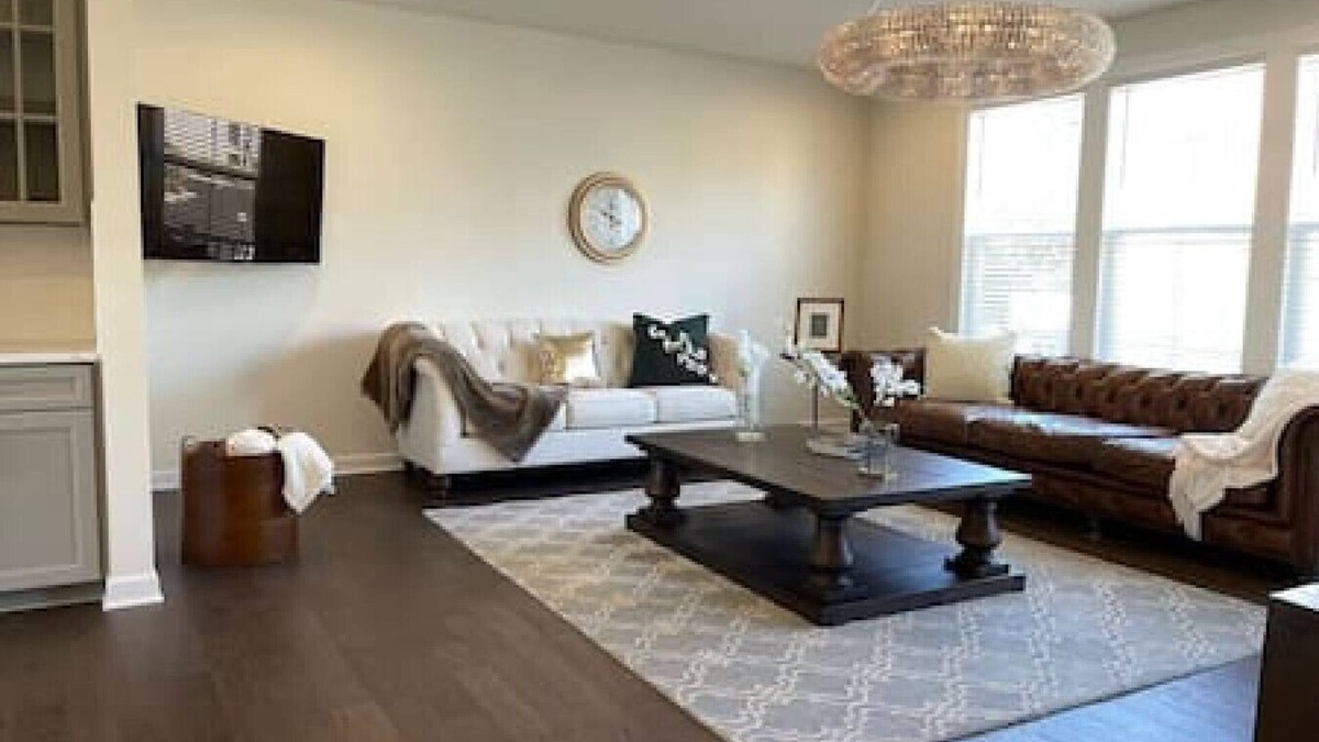 Chantilly House | New Luxury 3 BEDR, Entertainment Kitchen, Work from Home, Sought After