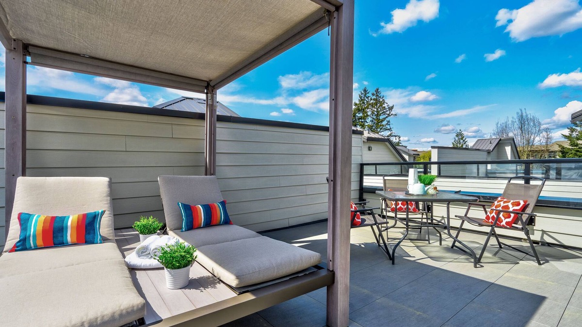 Langley House | New Luxury 3br/3ba Townhome +Office +Gym +Patios!
