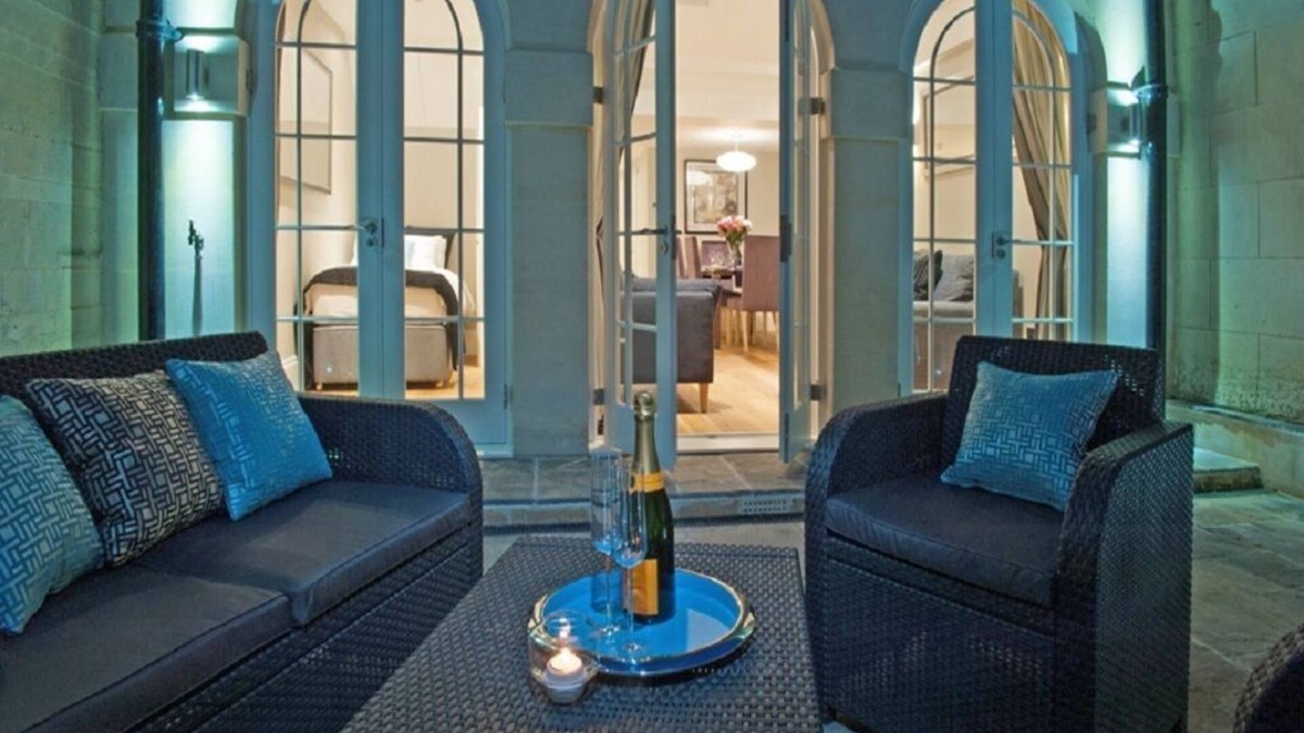 Upper Town Apartment | New luxury apartment 5 min walk to the Royal Crescent/centre. Ideal for families