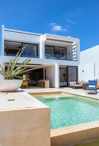 Ixil House | New Luxury Beachfront house!