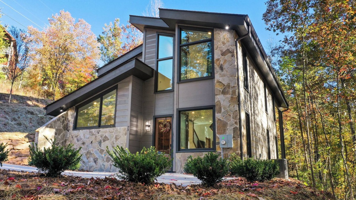 Foxfire Estates Cabin | NEW Luxury Cabin in the most desired Mtn Tops Area. Dream Catcher
