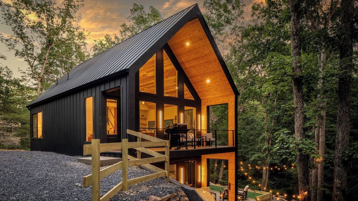 Mount Jackson Cabin | NEW Luxury Cabin w/Sauna, Hot Tub, FirePit, Bocce, GameRoom! Minutes to Bryce!