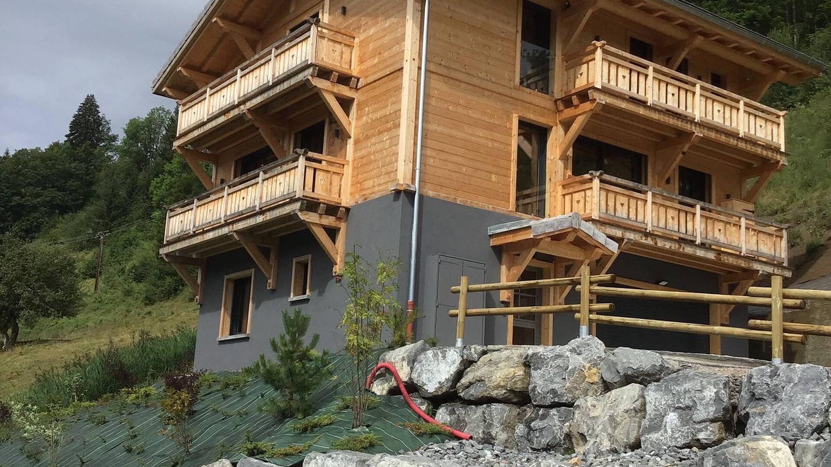 La Cote-d'Arbroz Ski Chalet | New luxury chalet Morzine la cote d'arbroz. beautiful view in quiet area