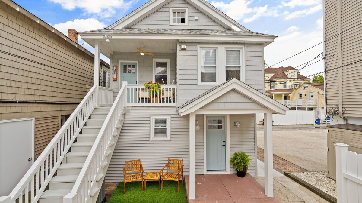 North End Condo | New! Luxury Coastal Cottage 2BR Retreat. Walk to beach and Boardwalk