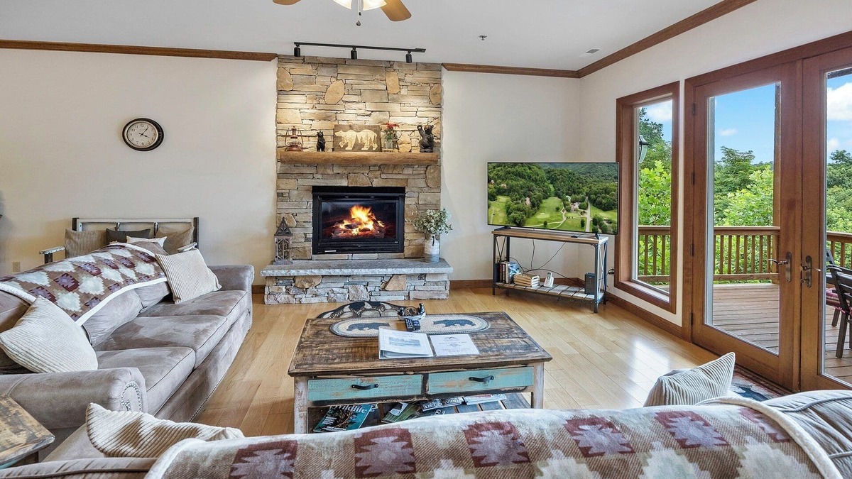 Whittier Condo | New Luxury Condo in Smoky Mountain Country Club, No Steps to Get In!