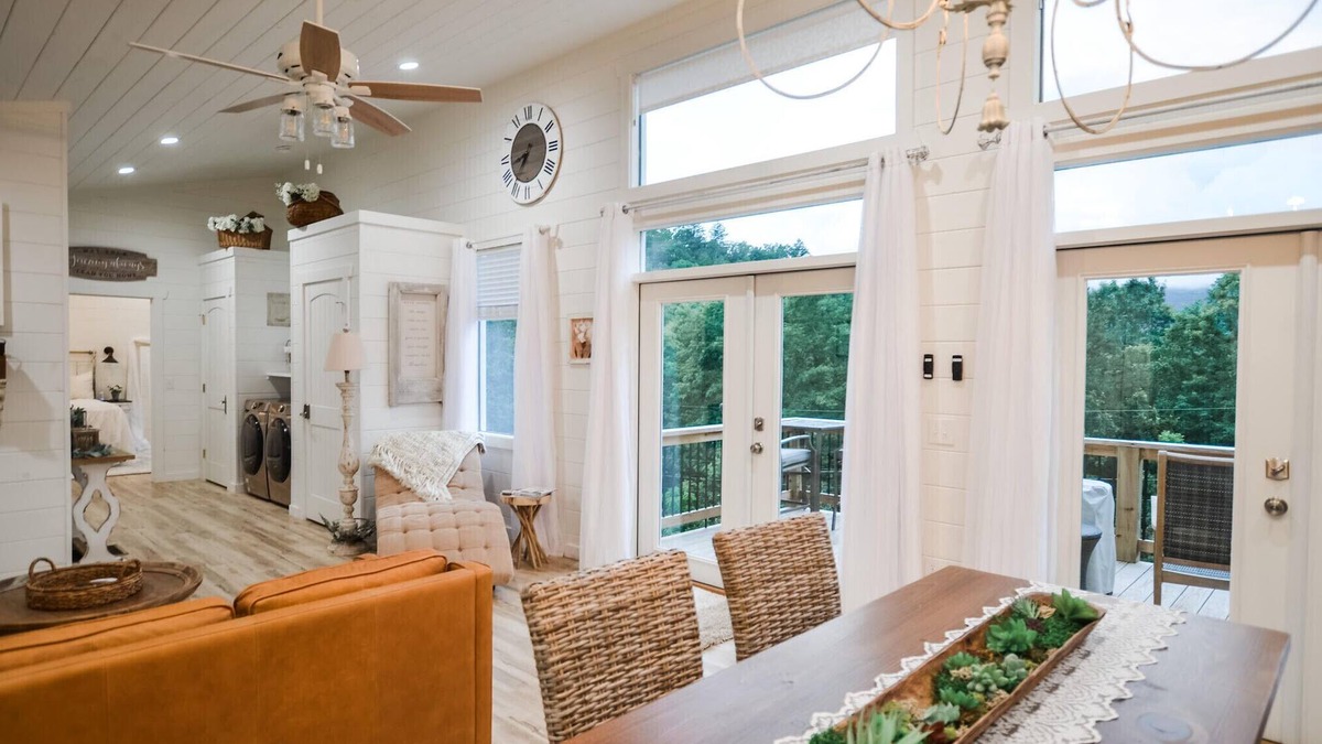 Sylva Cabin | NEW! Luxury Farmhouse Cabin in the NC Great Smoky Mountains With Sunset Views