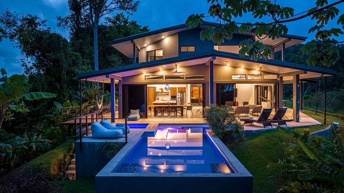 Portalon House | New Luxury Home - 180 degree Ocean Views - Pool/Hot tub -Sleeps 11 - Chef avail