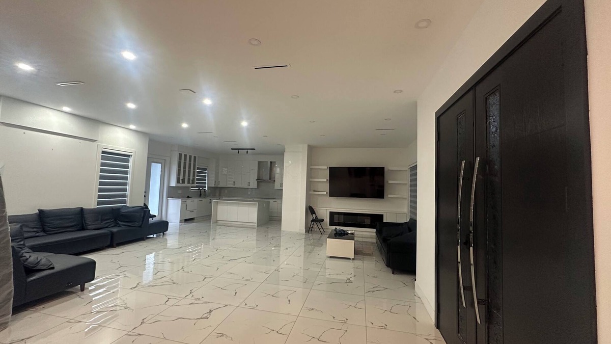 Surrey Newton House | New luxury home with a massive private backyard