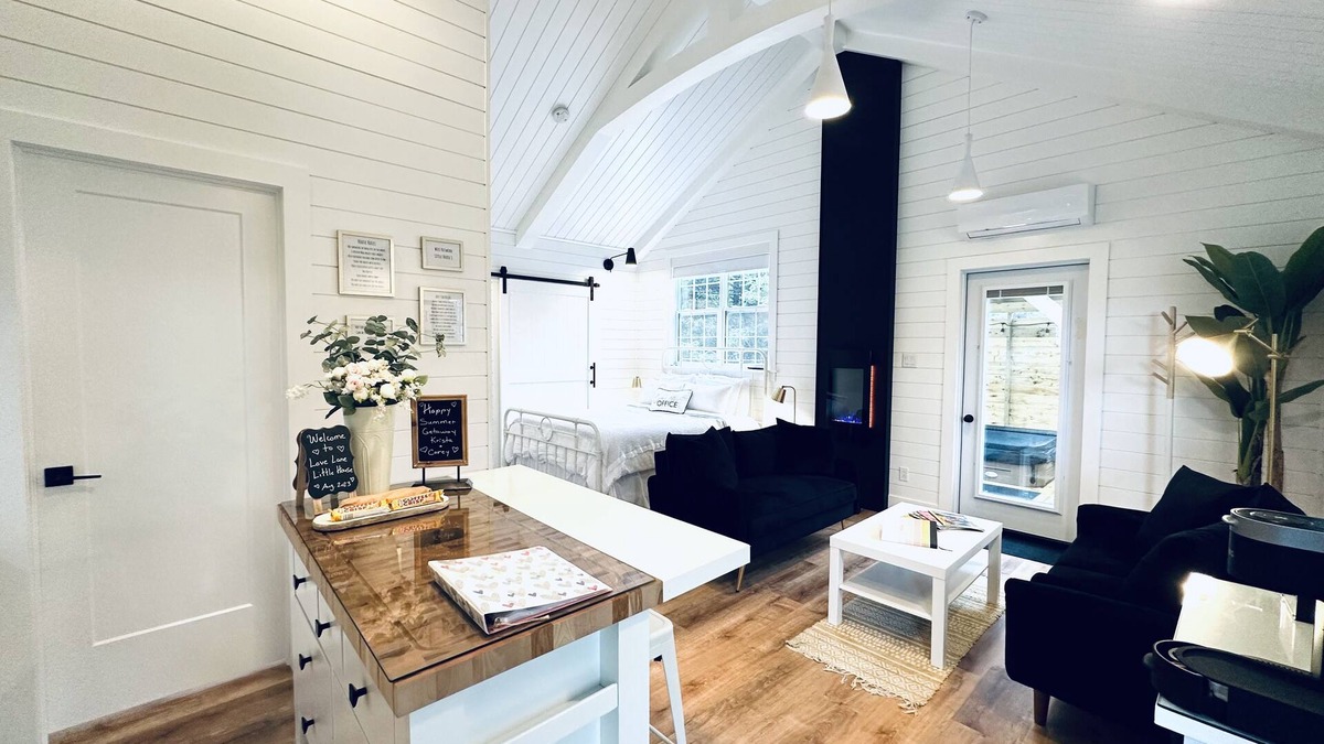 South River House | New luxury house w/hot tub private setting walk to ocean
