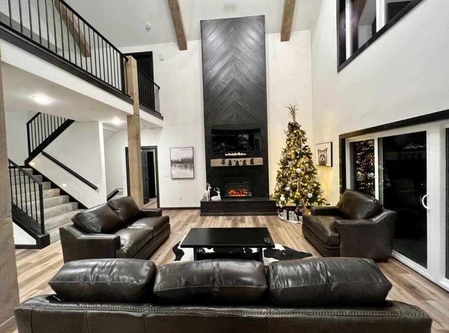Kimberling City House | NEW! Luxury Lakefront Lodge 2 - RESORT Pool/Hot Tub - FREE amenities