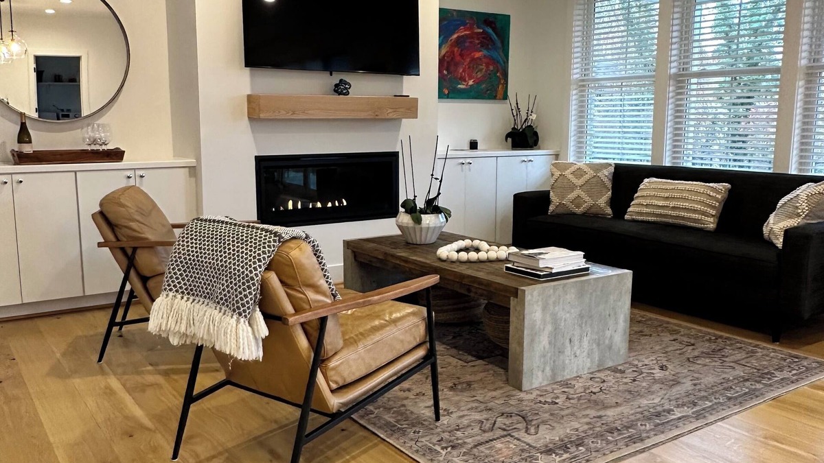 Belmont House | New Luxury Modern Farmhouse, Downtown C'Ville