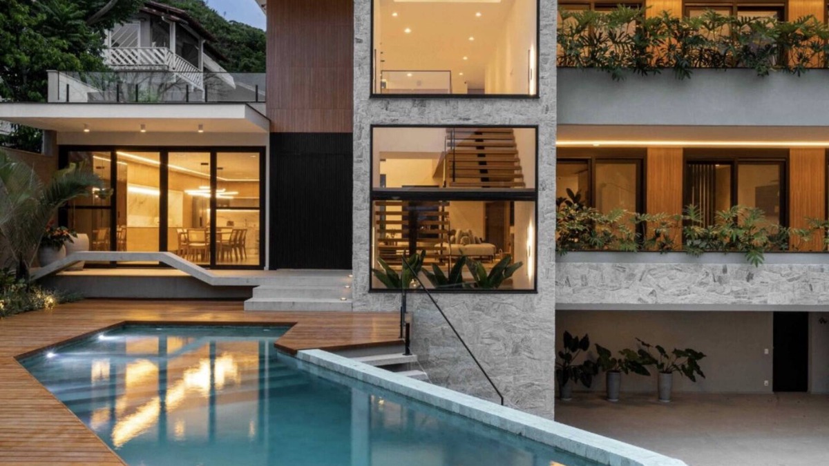 Itacoatiara Villa | New Luxury Modern Beachside Villa Walk to the Ocean in 10 Min