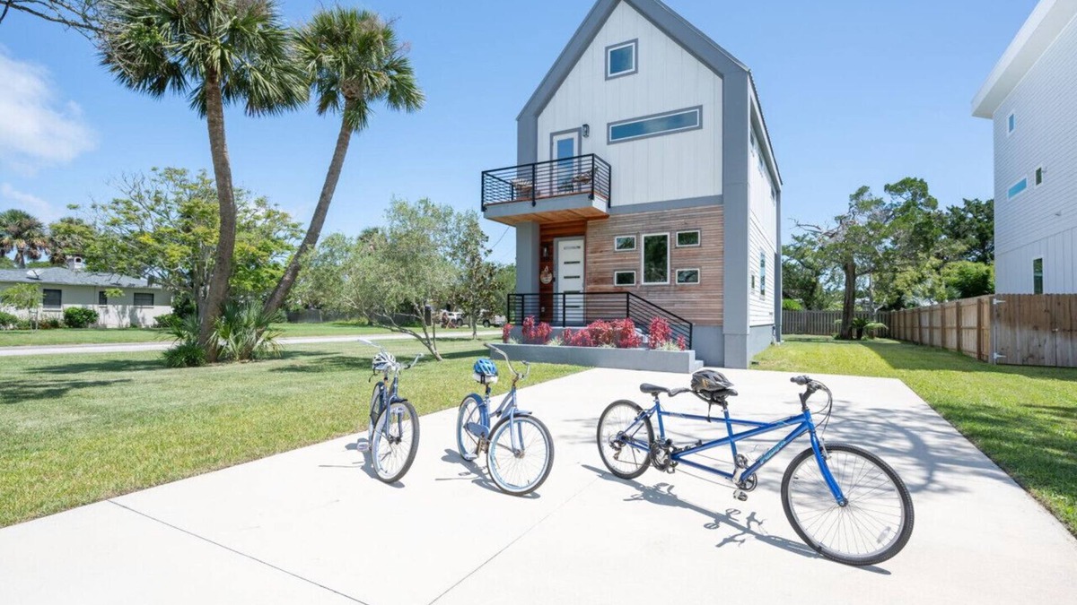 St. Augustine House | New Luxury Modern Home in Prime Location 2BDR-3BTH