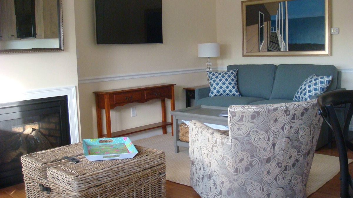 Kennebunk Condo | NEW LUXURY ONE-BEDROOM CONDO, SLEEPS 4; WITH PRIVATE BALCONY AND WATER VIEWS