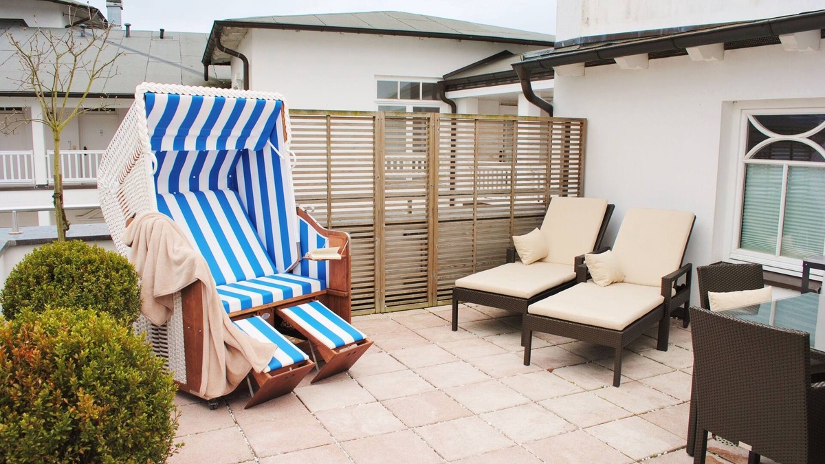 Binz Apartment | New! Luxury penthouse in 1A location with sauna and rooftop terrace, beach chair on the beach