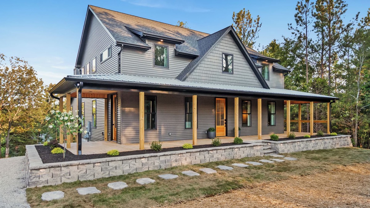 Bee Spring House | New Luxury Retreat - Nolin Lake & Mammoth Cave adventures await!