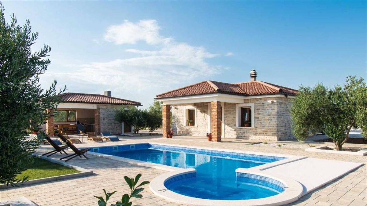 Cista Velika Villa | NEW luxury stone villa Lunis with pool