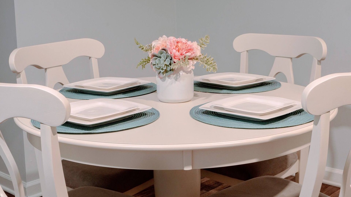 Five Forks Apartment | New Luxury Studio Suite. Superhost with 4.9 Stars on Airbnb. Sleeps 4