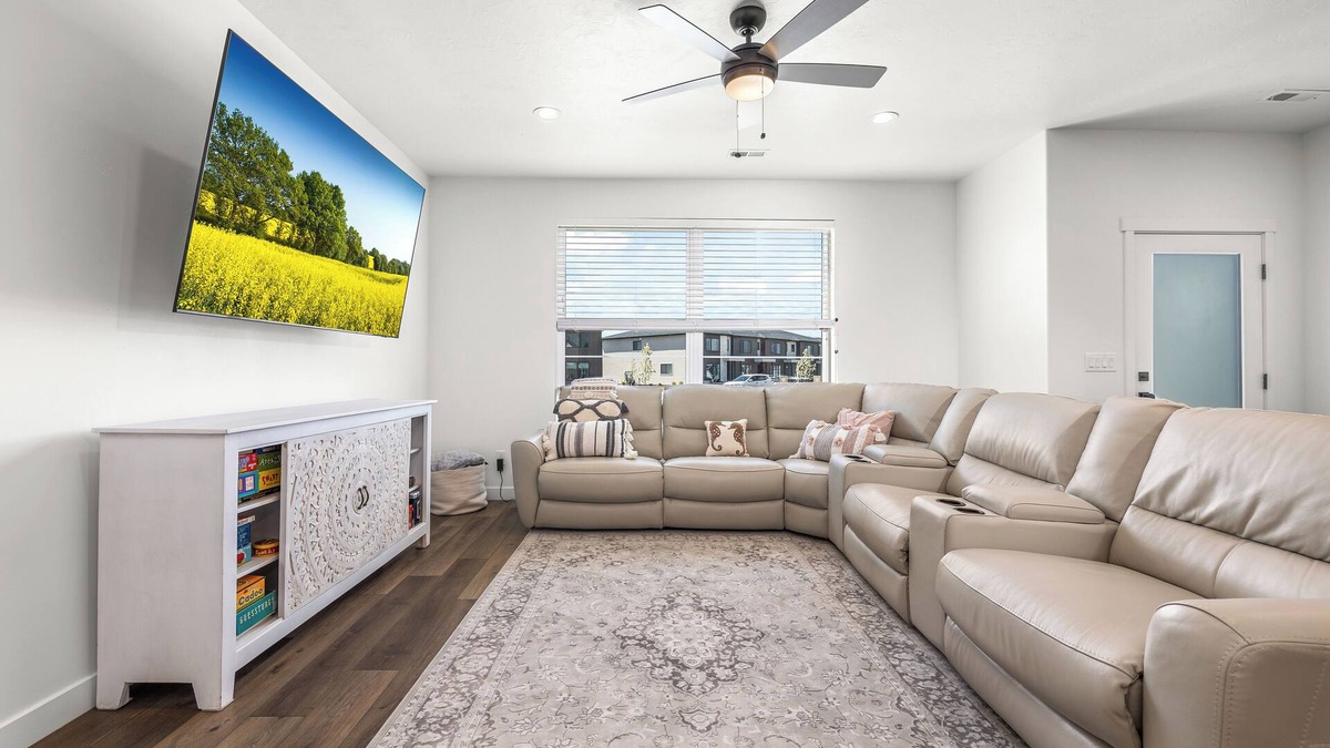 American Fork House | New Luxury Townhome near Utah Lake! Mountain View’s. Family Friendly amenities!