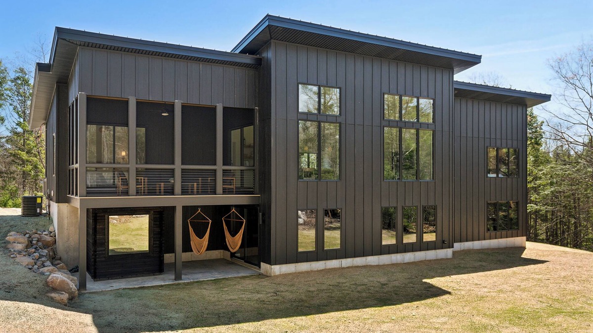 Cape Neddick Cabin | NEW Luxury York Cabin - Sauna, Game Room, Gym - Close to Ogunquit