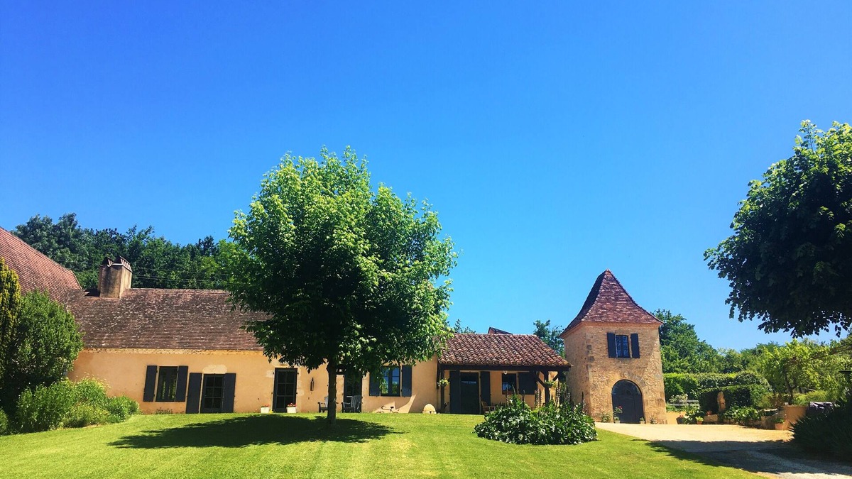 Le Bugue House | *NEW* magnificent stone property with private pool & mature garden