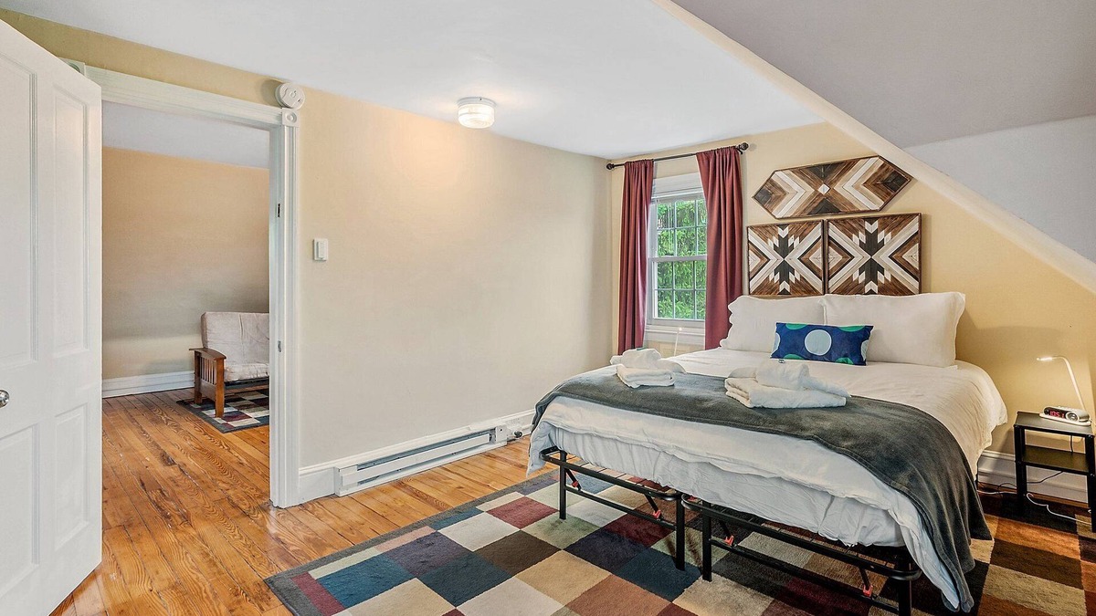 Bryn Mawr House | NEW - Mainline Train, Colleges, Hospital