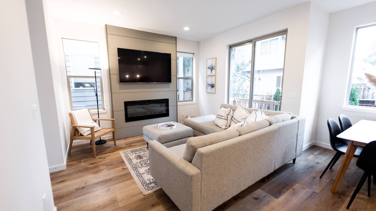 Minnehaha House | NEW mid- century modern 4bedroom oasis