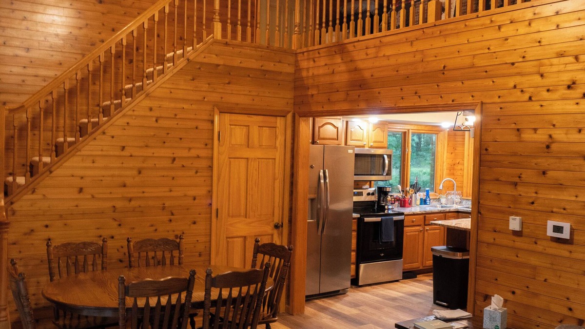 Rosamond Cabin | New Minglewood is our Cozy 3-bedroom cabin with WiFi, AC in lovely Irving