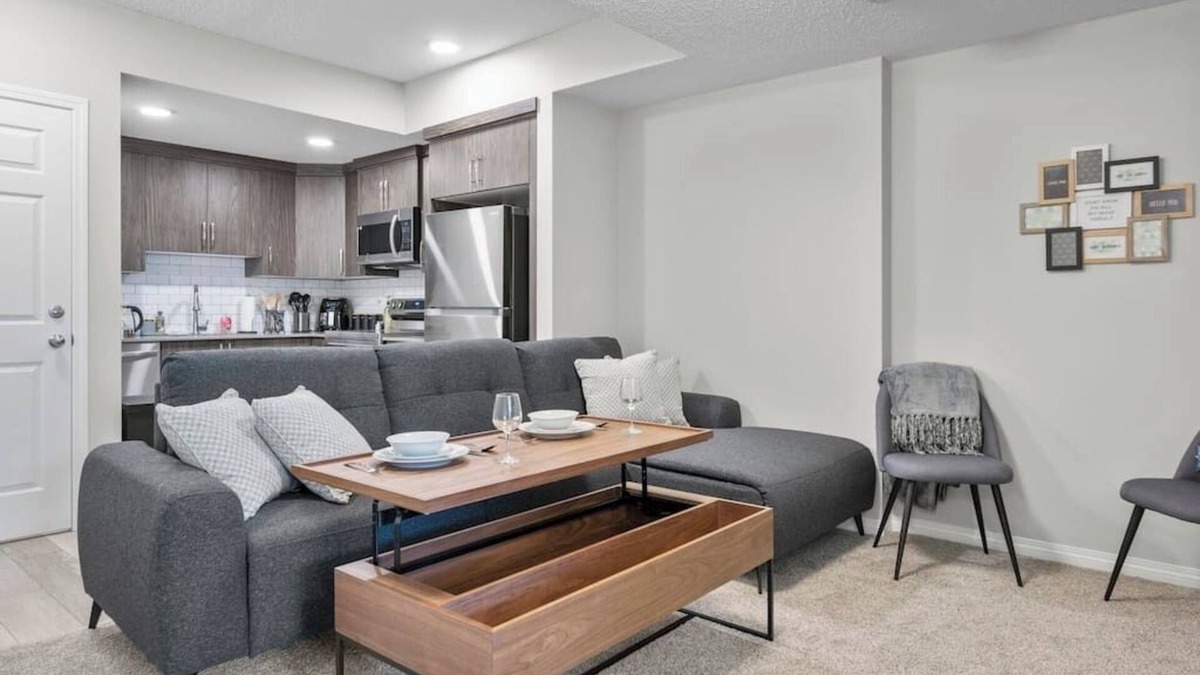 Calgary House | New! Mins to Airport | 2BR Modern Private Suite