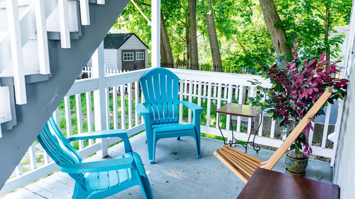 Manchester Apartment | NEW - Mins to Concord /Nashua - Full Fenced Backyard- 1st Floor- Laundry in unit