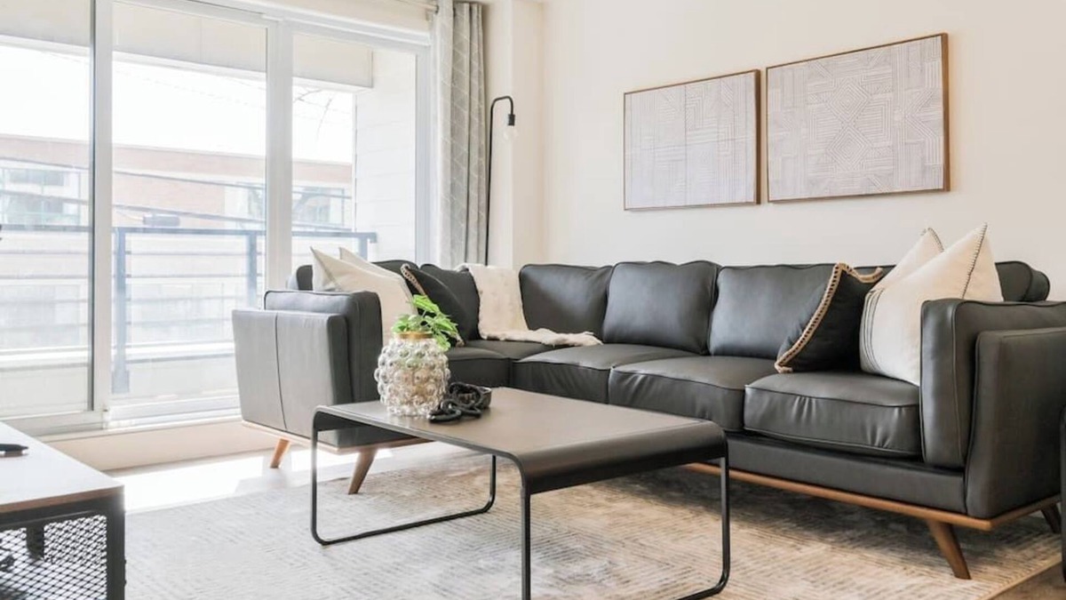 Beltline Apartment | NEW! Mins to Saddledome | UG Parking | AC