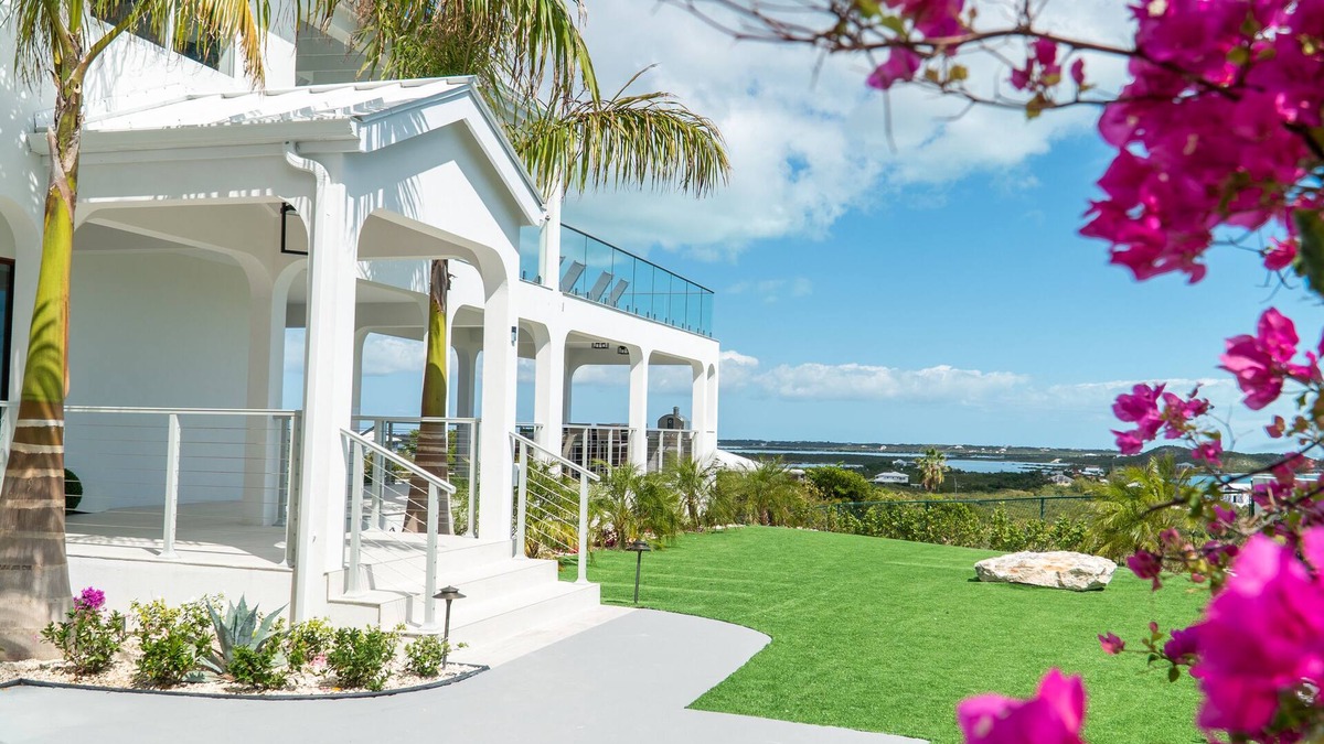 Venetian Road Settlement Villa | New Modern Villa with great panoramic views