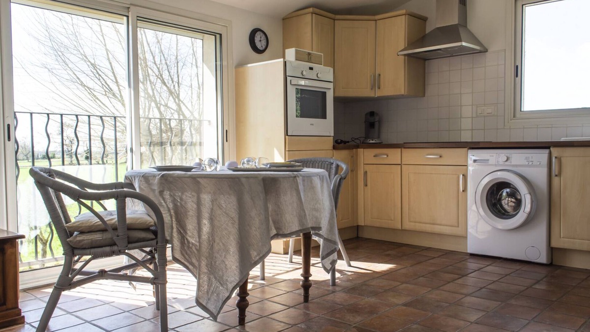 Saint-Martin-de-Crau Apartment | New mod cons et quiet T2 in Provencal farmhouse in countryside, fully equipped