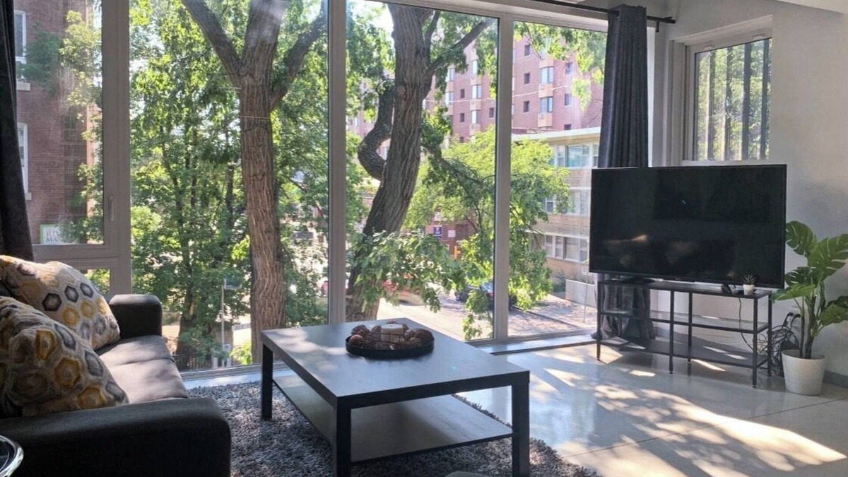 Winnipeg Condo | NEW ! MODERN 1500 SF 2 BR 2.5 BA -ULTRA LUXURIOUS CONDO -OSBORNE VILLAGE !