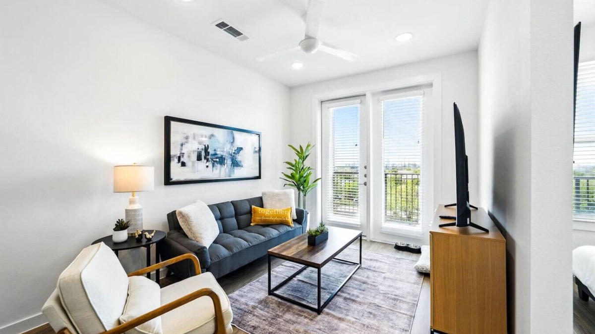 Brentwood Apartment | New Modern 1BD/1BA~Pet Love Loft