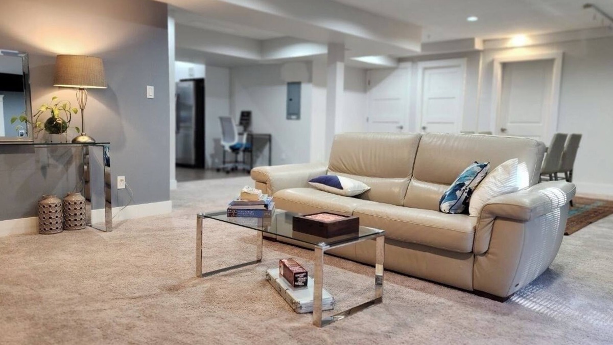 Maple Ridge House | New modern 1bedroom/2 beds guest suite