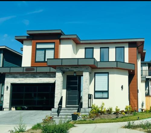 Surrey Apartment | New & Modern 2 bedroom suite
