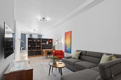 La Petite-Patrie Apartment | New Modern 2bdr Apartment in Little Italy