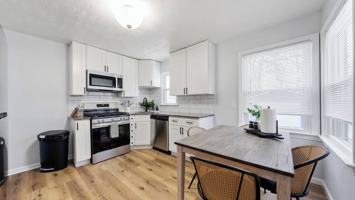 Parma House | NEW Modern 4-Bedroom Home with Arcade Games – Near Downtown Cleveland & Airport!