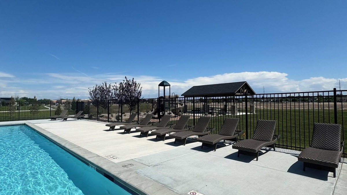 Star House | New, Modern and Cozy with a pool in Central Star! 15-30 from Meridian and Boise!