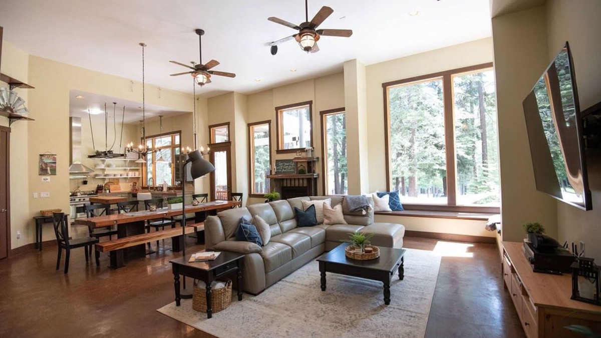 Lake Almanor West House | NEW! Modern and Spacious high-end home! Newly renovated! On golf course!