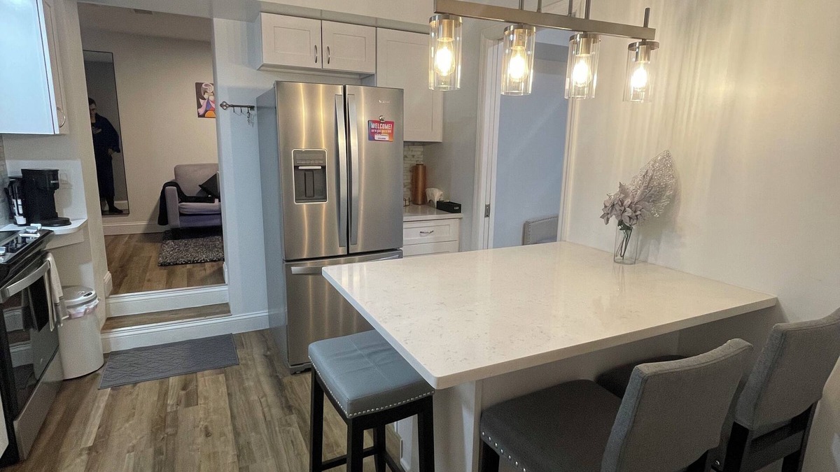 Bryn Mawr Apartment | New Modern Apartment
