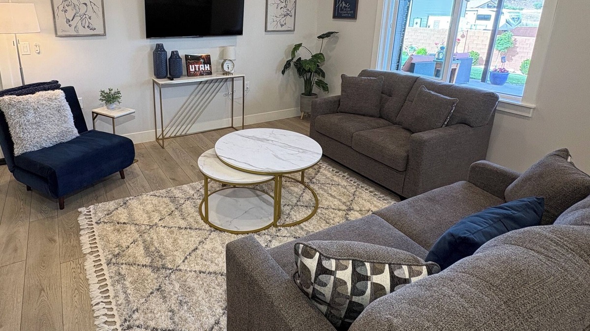 Toquerville House | NEW Modern basement casita with majestic views just 25min to Zion National park