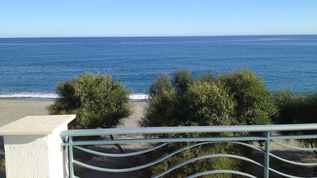 Brancaleone House | New modern beachfront townhouse on pristine private beach
