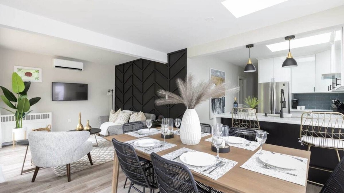Old Town Historic District House | NEW/MODERN - Downtown NOTL - Perfect Location!