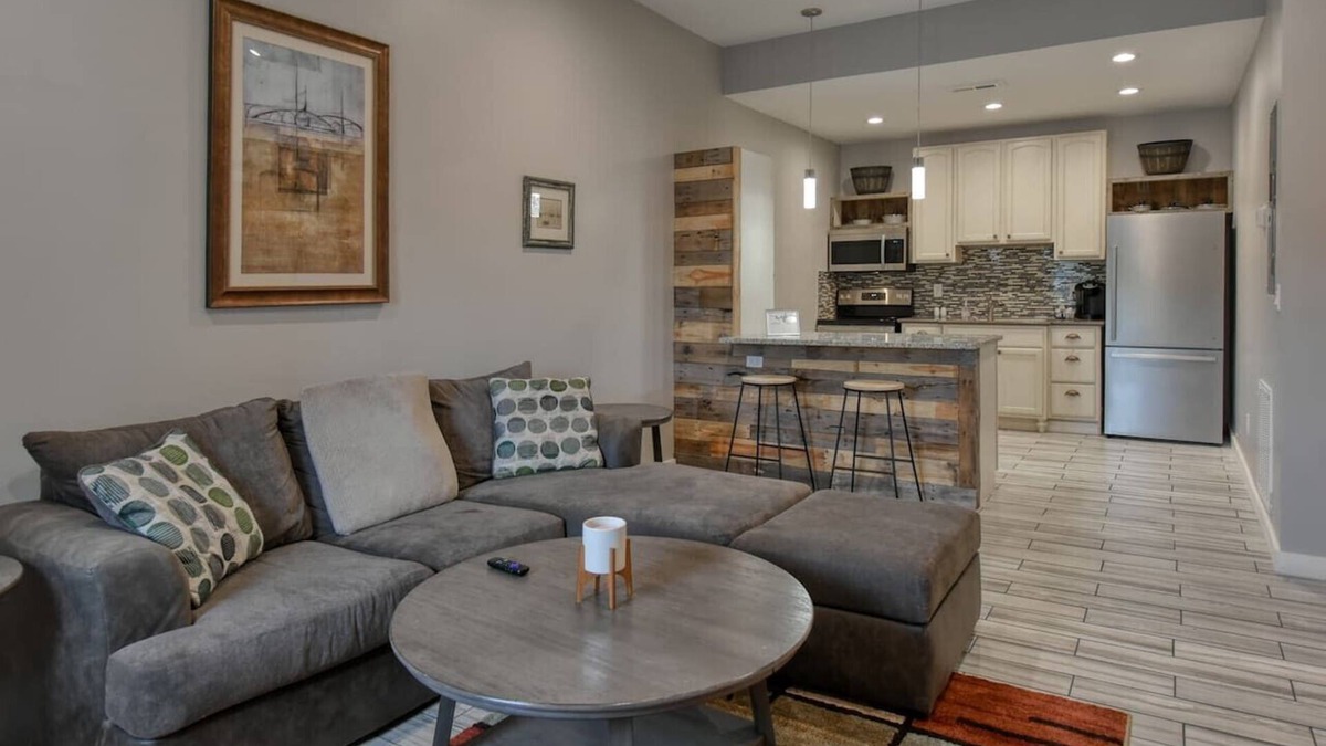 Maryville Apartment | New, modern & chic, upscale apartment
